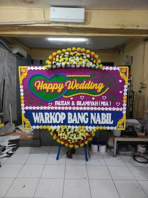 Papan Bunga di Candi Ampel